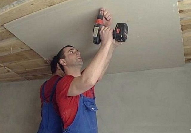 Как сделать потолок в деревянном доме своими руками: инструкция и каких ключевых ошибок нужно избегать