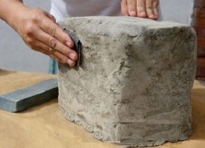 Как сделать искусственный камень своими руками в домашних условиях: пошаговая инструкция