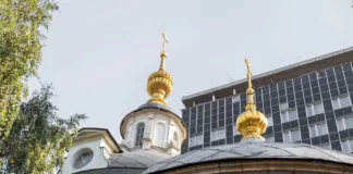 Церковь Космы и Дамиана: оригинальный храм в центре Москвы