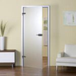 Стеклянные двери в интерьере