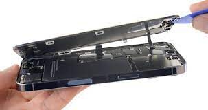 Как происходит замена экрана iPhone 13