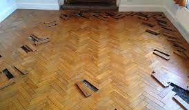 Когда нужен ремонт паркета?