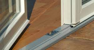 Пластиковые двери: современная альтернатива металлическим и деревянным дверям