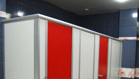 Чем отличаются сантехнические перегородки «Стандарт» от «Эконом»
