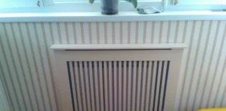 Экраны для батарей отопления из массива дерева в интерьере