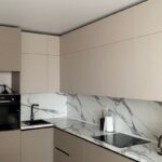 Кухни на заказ под потолок: в чем их особенности