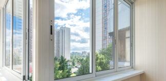 Чем пластиковое остекление лучше алюминиевого?