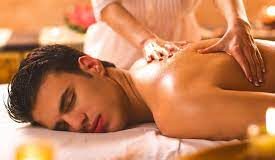 Как соблазнить мужчину эротическим массажем?