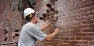 Грамотный демонтаж кирпичной кладки: шаги, советы и подходы