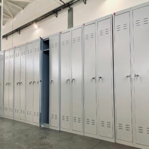 Металлическая мебель: преимущества, виды и сферы применения