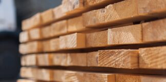 Сухой пиломатериал: преимущества и правила использования