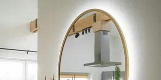 Овальные зеркала в дизайне интерьера: эстетика, стиль и практические преимущества использования