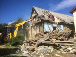 Услуги по сносу домов: профессиональный подход к демонтажу строений