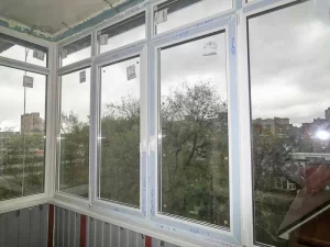Балконные рамы из ПВХ: практичность и эстетика выбора