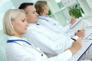 Онлайн-программы для повышения квалификации врачей: возможности и преимущества обучения