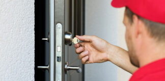 В каких случаях требуется установка замков во входных дверях