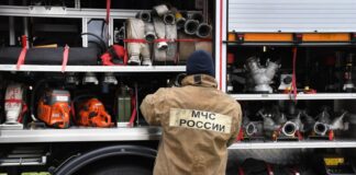 В Москве 15 рабочих находятся на верхних этажах загоревшегося дома